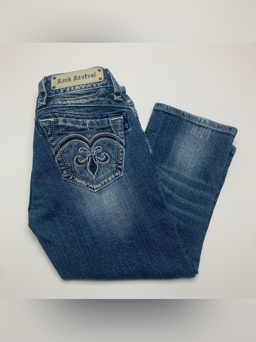 Rock Revival Capri Adele Y2k Blue Denim Embroidered Shorts Womens Size 26
